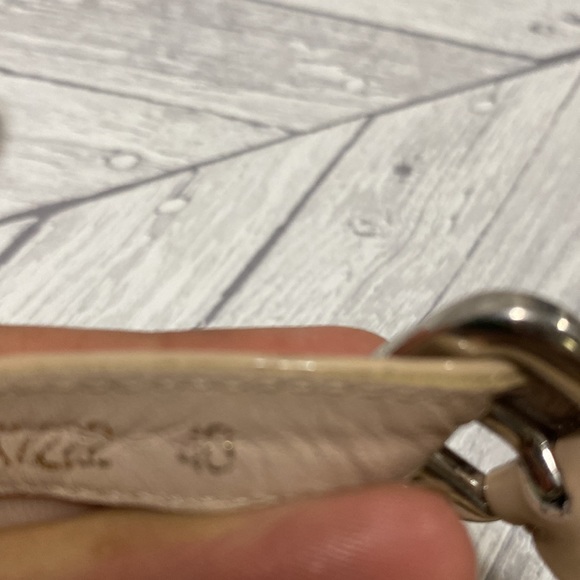 PRADA PATENT LEATHER SANDALS COLOR BEIGE SIZE 40 - Picture 3 of 6